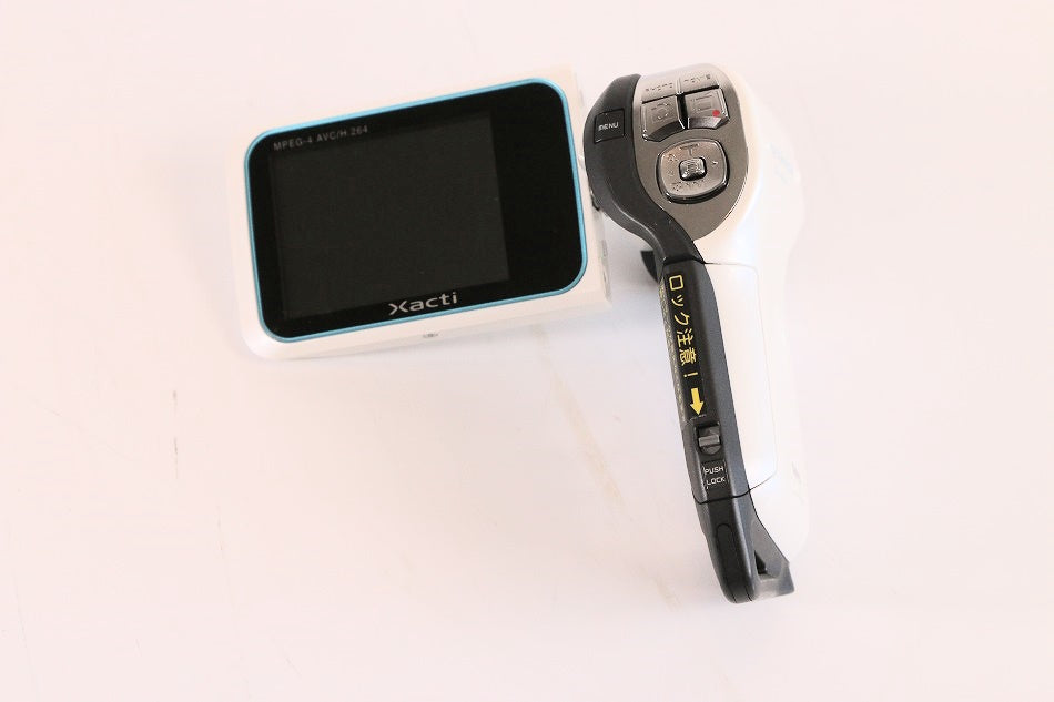 SANYO 防水型デジタルムービーカメラ Xacti (ザクティ) シリーズ (シェルホワイト) DMX-CA65(W) 【中古品】