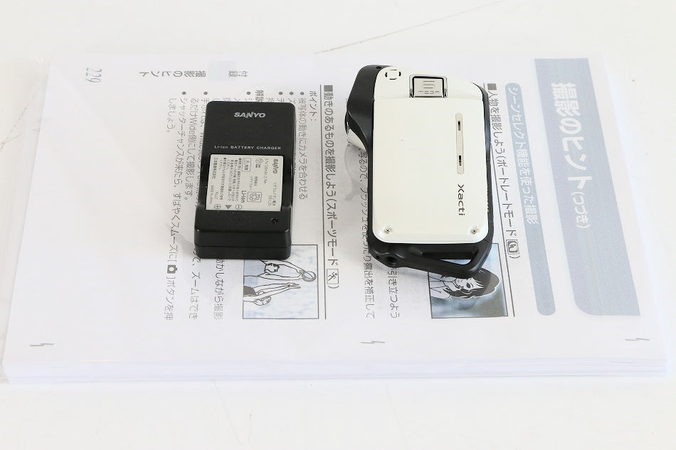SANYO 防水型デジタルムービーカメラ Xacti (ザクティ) シリーズ (シェルホワイト) DMX-CA65(W) 【中古品】