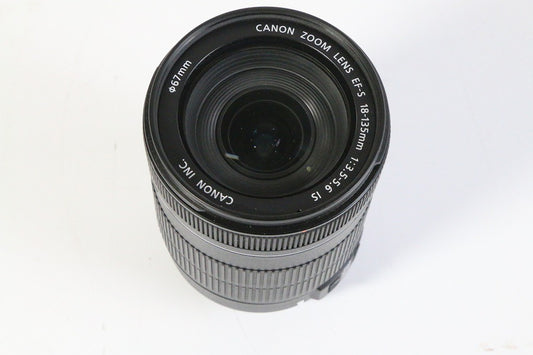 Canon 標準ズームレンズ EF-S18-135mm F3.5-5.6 IS APS-C対応　【中古品】