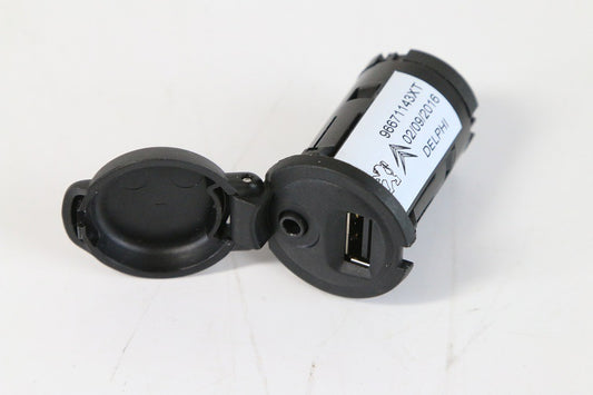 シトロエン　プジョー　DS　USB/AUXソケット　96671143XT　【新品】