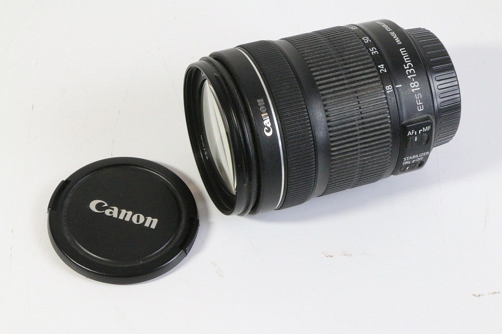 Canon 標準ズームレンズ EF-S18-135mm F3.5-5.6 IS STM APS-C対応　【中古品】