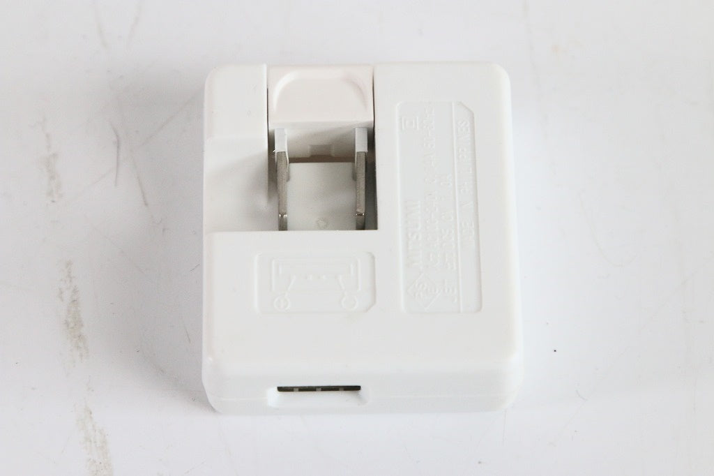 【au純正】 共通ACアダプタ03 （シロ） 0301PQA　【中古品】