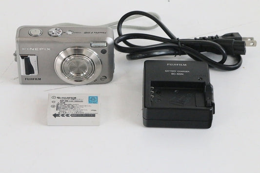 FUJIFILM デジタルカメラ FinePix  F31fd　【中古品】