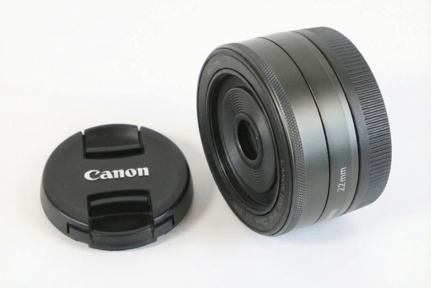 キヤノン Canon 単焦点広角レンズ EF-M22mm F2 STM ミラーレス一眼対応 キヤノン EFマウント ブラック、黒色　【中古品】