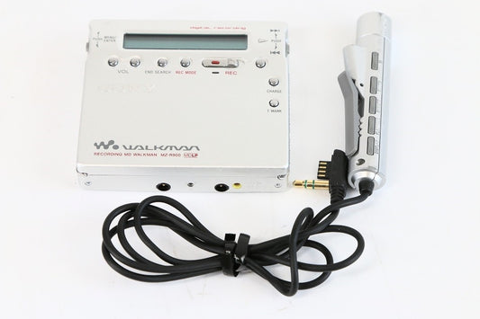 SONY　ソニー　MZ-R900（S）　シルバー　ポータブルMDレコーダー　MDLP対応　（MD録音再生兼用機/MDウォークマン/プレーヤー）　【中古品】