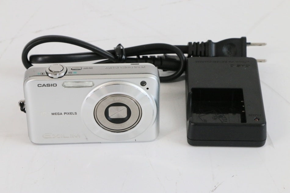 CASIO デジタルカメラ EXILIM (エクシリム) ZOOM EX-Z1050SR シルバー　【中古品】