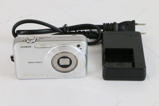 CASIO デジタルカメラ EXILIM (エクシリム) ZOOM EX-Z1050SR シルバー　【中古品】