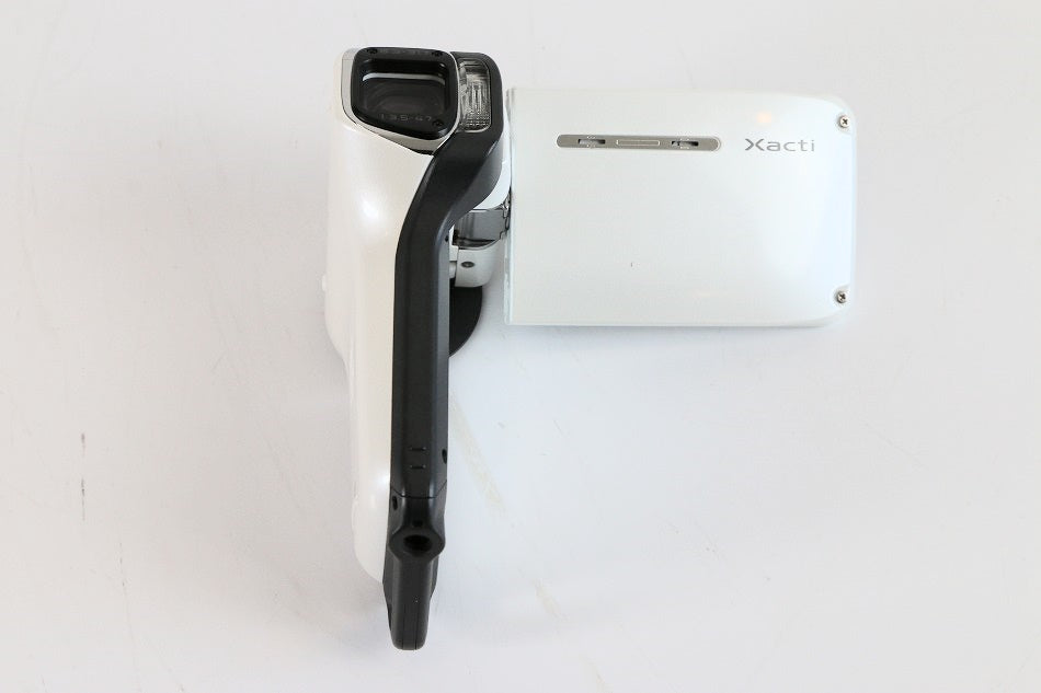 SANYO 防水型デジタルムービーカメラ Xacti (ザクティ) シリーズ (シェルホワイト) DMX-CA65(W)　【中古品】