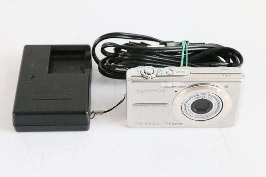 OLYMPUS デジタルカメラ CAMEDIA (キャメディア) FE-220　【中古品】