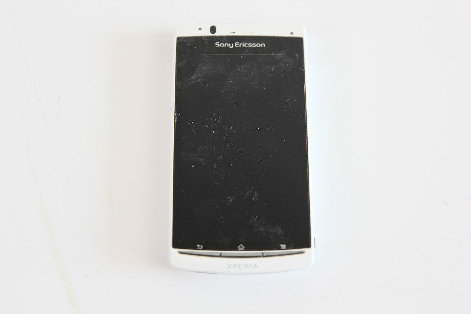 au スマートフォン IS11S by Sony Ericsson ホワイト 白ロム　【中古品】
