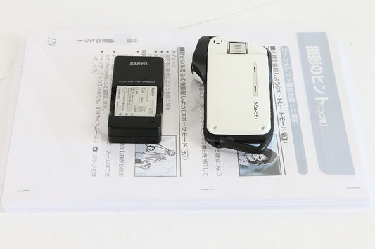 SANYO 防水型デジタルムービーカメラ Xacti (ザクティ) シリーズ (シェルホワイト) DMX-CA65(W)　【中古品】